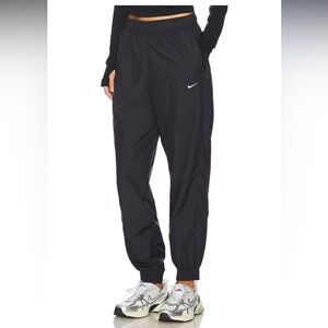 Nike Sporswear Essential Jogger in Black & White- Size small
